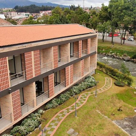 Venue Batan Hotel&Suites クエンカ エクステリア 写真
