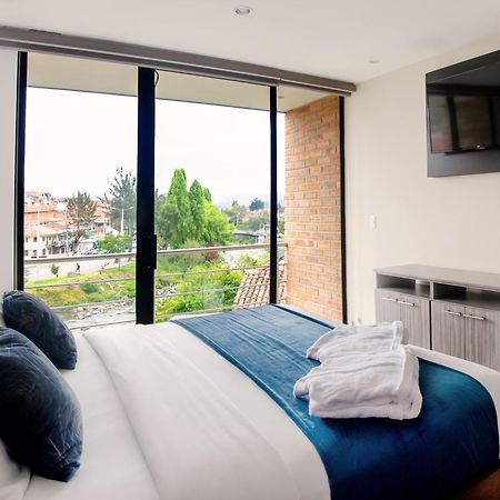 Hotel & Suites En Cuenca, Venue Batan クエンカ エクステリア 写真
