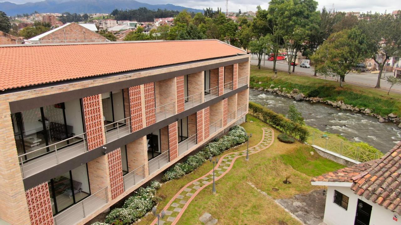 Venue Batan Hotel&Suites クエンカ エクステリア 写真