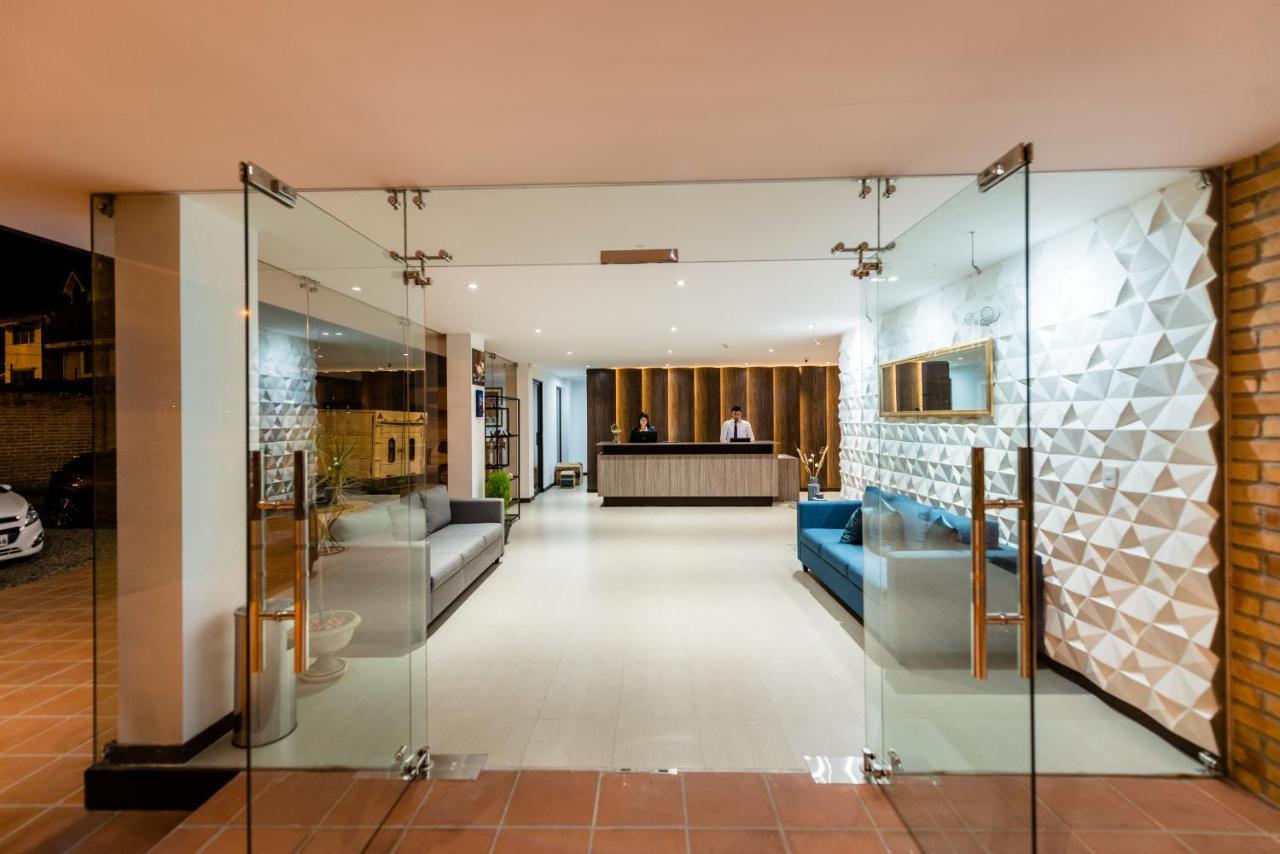 Hotel & Suites En Cuenca, Venue Batan クエンカ エクステリア 写真