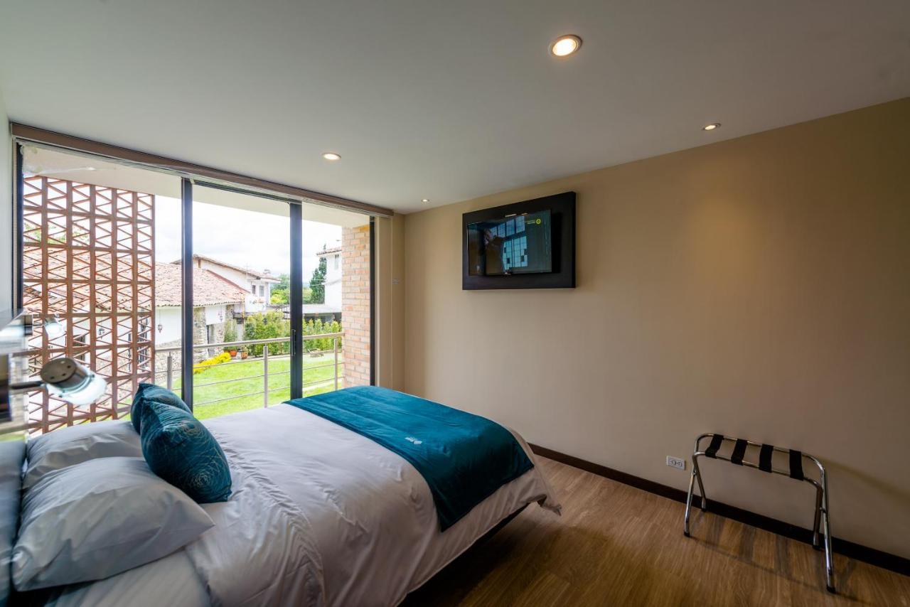 Hotel & Suites En Cuenca, Venue Batan クエンカ エクステリア 写真