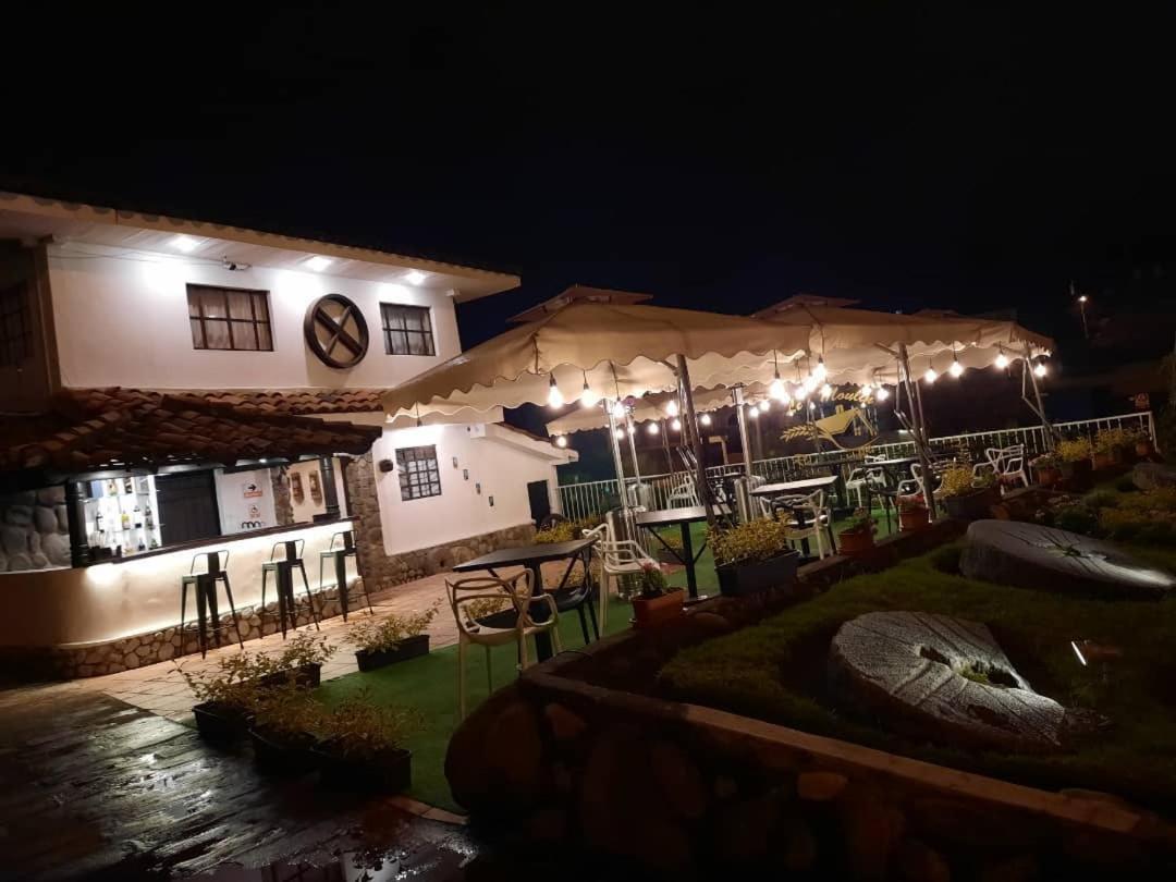 Venue Batan Hotel&Suites クエンカ エクステリア 写真