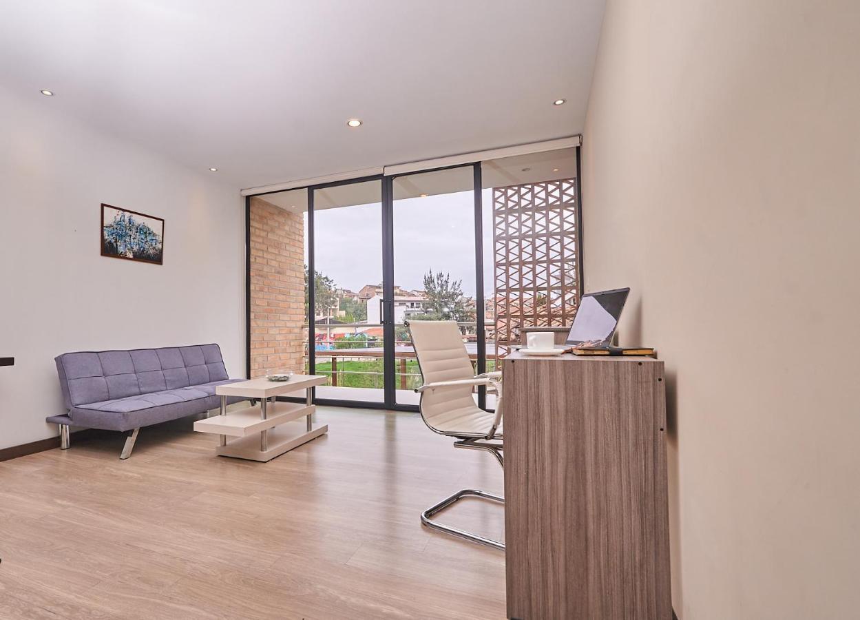 Hotel & Suites En Cuenca, Venue Batan クエンカ エクステリア 写真
