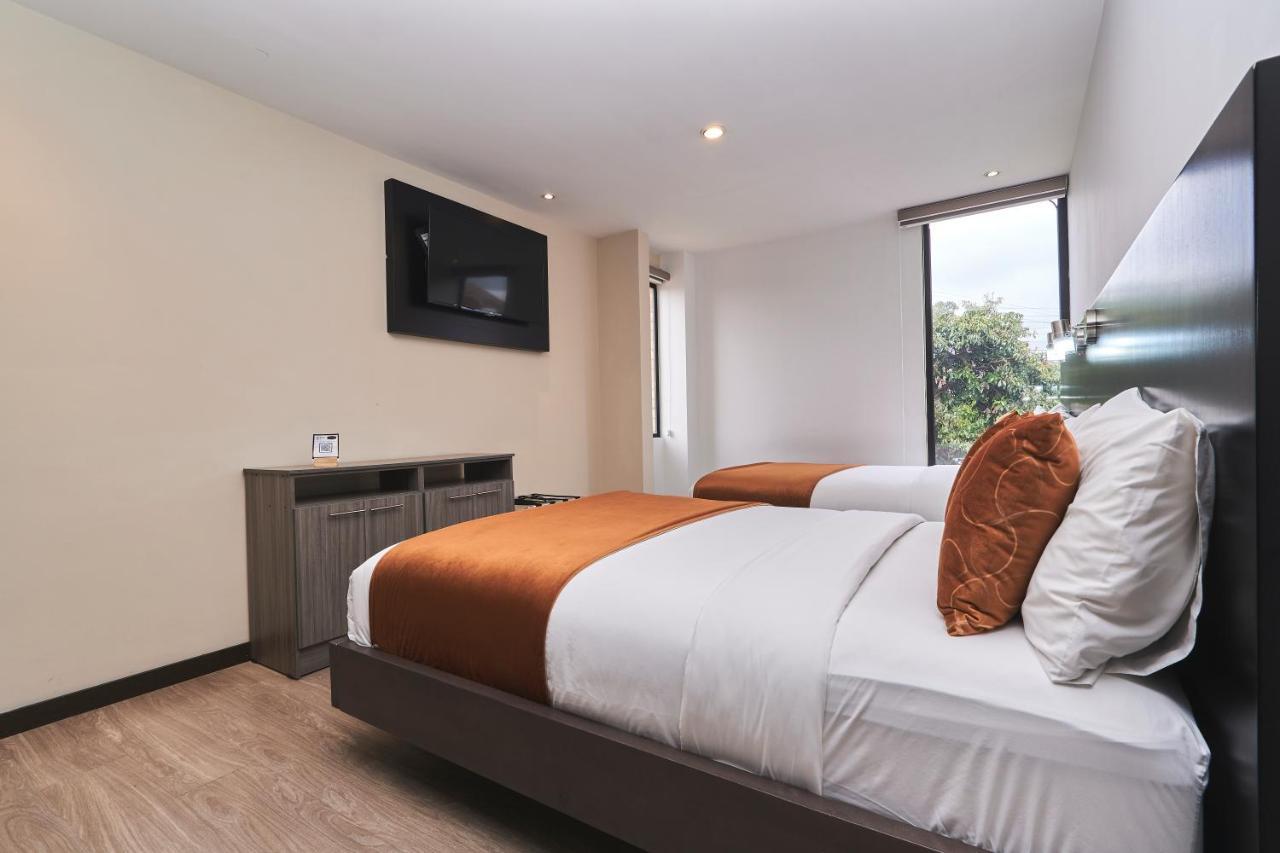 Hotel & Suites En Cuenca, Venue Batan クエンカ エクステリア 写真