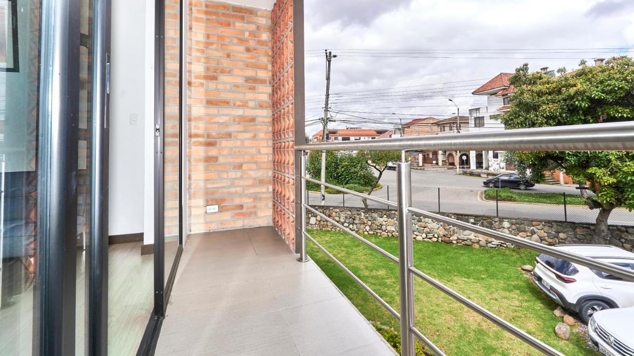 Venue Batan Hotel&Suites クエンカ エクステリア 写真