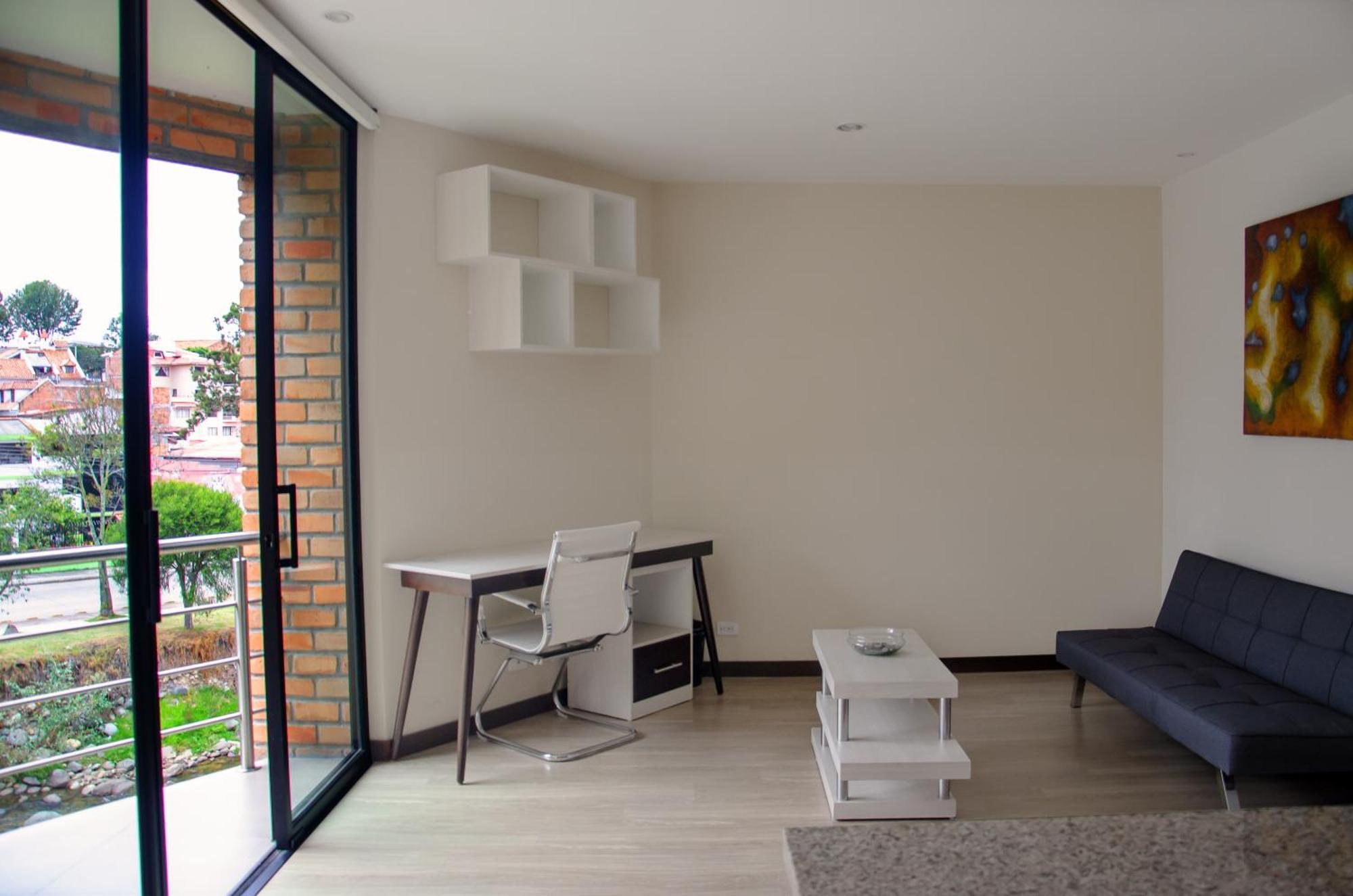 Hotel & Suites En Cuenca, Venue Batan クエンカ エクステリア 写真