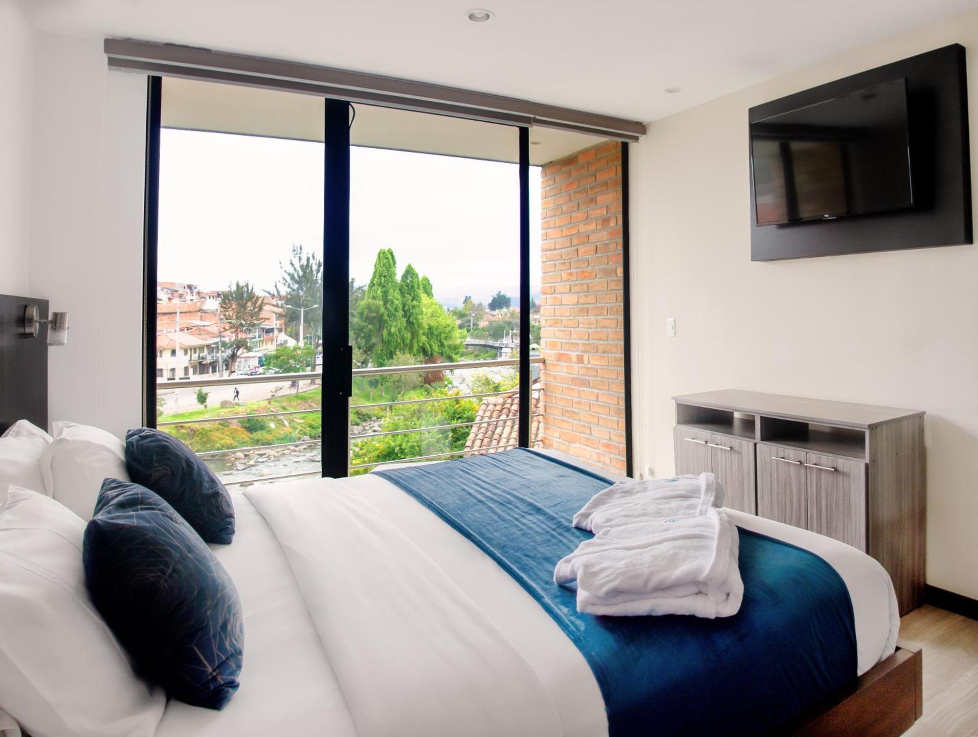 Hotel & Suites En Cuenca, Venue Batan クエンカ エクステリア 写真